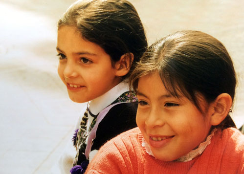 サンティアゴの街で出会った少数民族の少女たち。1994年10月