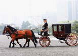 ＶＩＰを乗せて皇居に戻る儀装馬車。2007年４月25日、皇居前広場