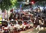 クリスマスが近づくと、歌舞伎町のネオンも一層華やかさを増す。2012年11月未明、新宿区役所通り