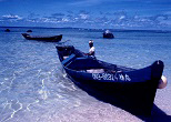 クリ舟（沖縄名 サバニ）。1963年、八重山諸島・黒島