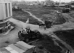返還まもない那覇の都心部。現在の泉崎。この一帯は米軍が物資集積所として使っていたが、1953年「第１号開放地」として返還された。1959年