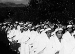 イザイホウ「花差し遊び」の日。1966年、沖縄・久高島