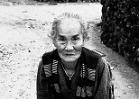 辻で出会った老女。1972年、沖縄・与那国島