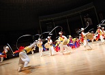 躍動感あふれる舞は、観客を魅了。2012年９月、韓国安城市