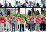 宜野湾海浜公園で開かれた県民大会。仲井真知事は欠席したが、超党派の代表が勢ぞろい。島ぐるみで反対の姿勢を示した。2012年９月
