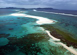 久米島沖に広がるハテの浜。全長約７キロの砂浜は、人気観光スポットだ。2005年