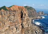 西表島と与那国の中間に位置する無人島・仲ノ神島（なかのかみしま）。2004年